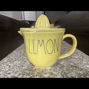 NEW Rae Dunn yellow LEMON juicer